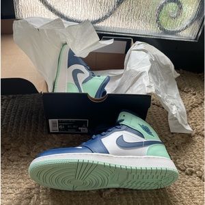 Air Jordan 1 Mid 'Mystic Navy/MintSneakers Size 6.5 Y Big Kids/8 W NIB